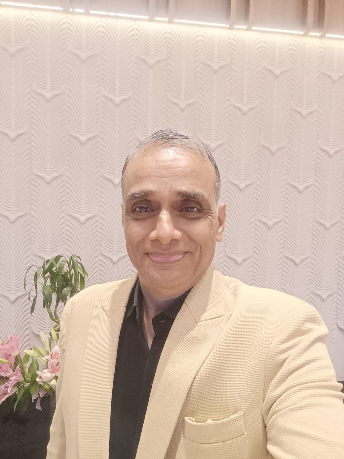 Raz Manva in Mumbai